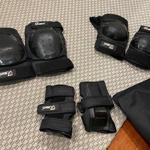 Knee Pads Elbow Pads Wrist Guards 3 in 1 Protective Gear - Picture 6 of 10